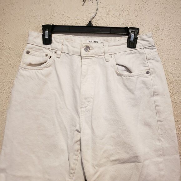 Pull&Bear Slim Denim Fit Mom Raw Hem Jean, Women's Size 8 - White - Picture 5 of 11